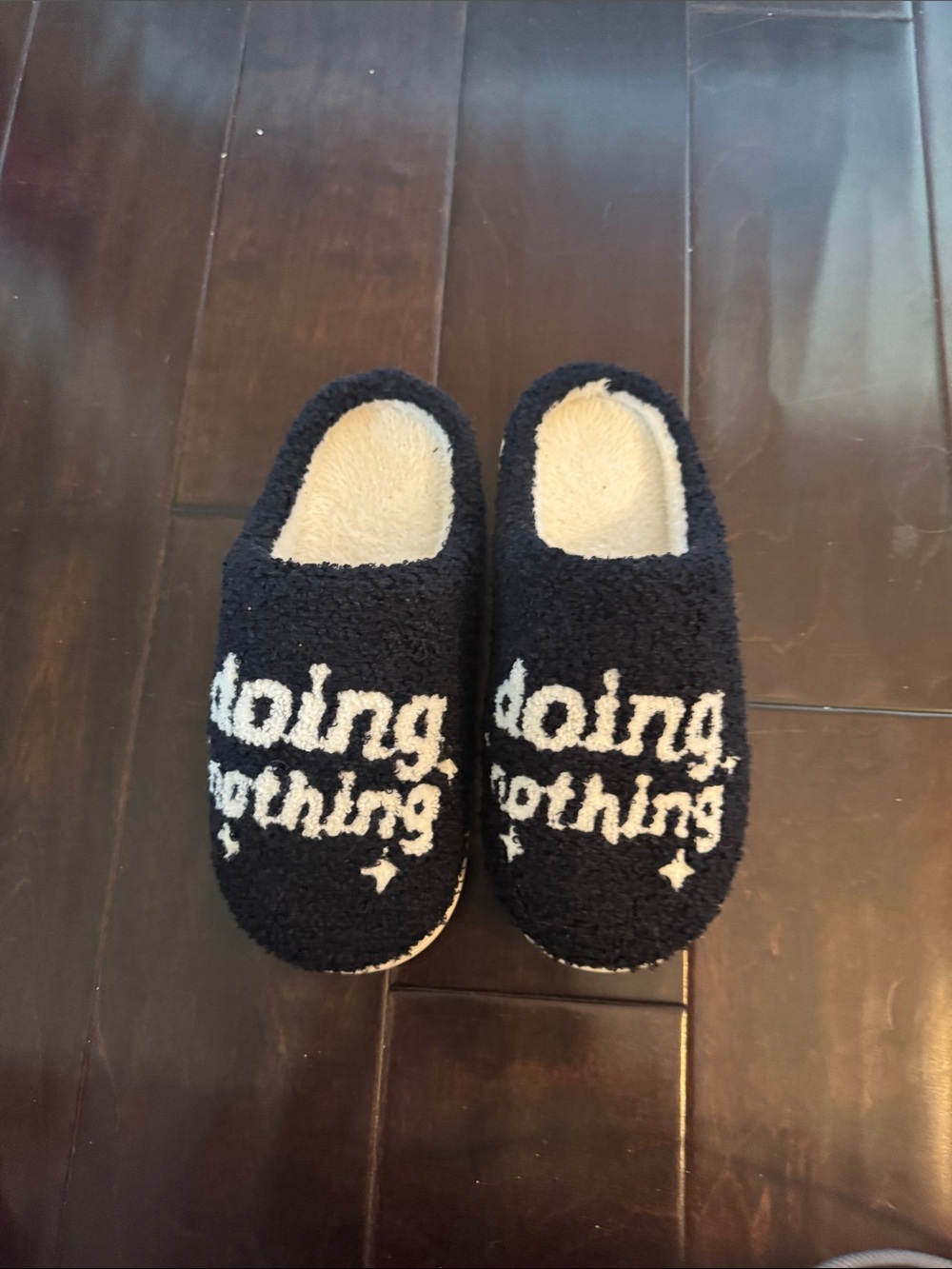 DOING NOTHING SLIPPERS